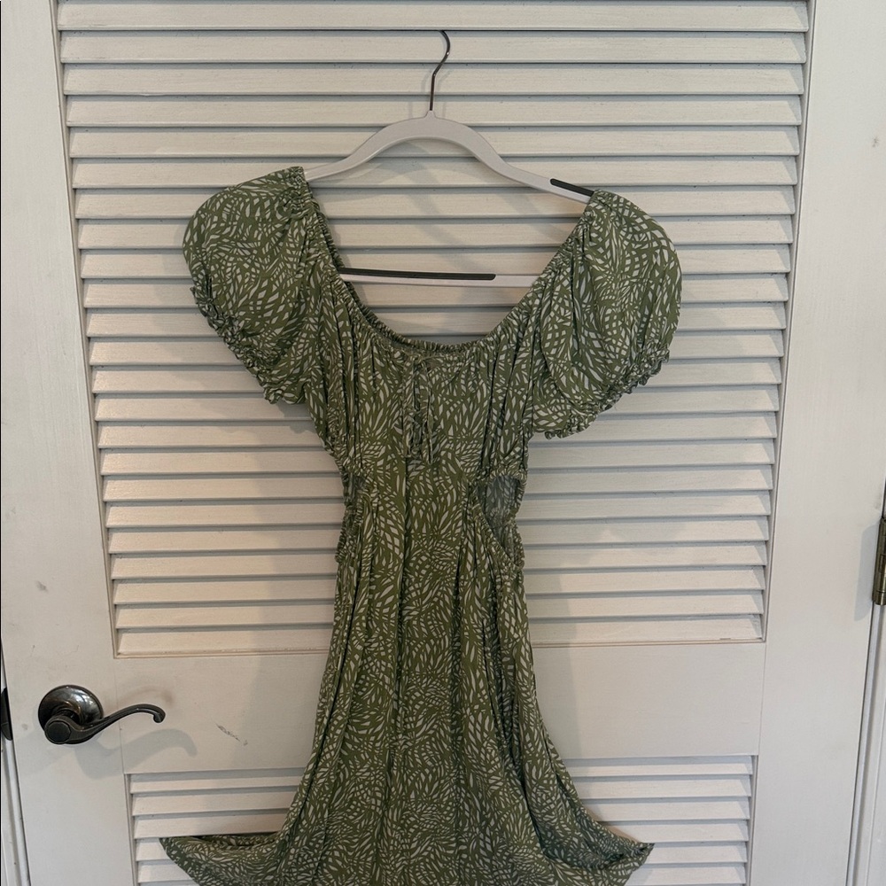 Soprano Olive Green Puff-Sleeve Midi Dress with Leaf Print